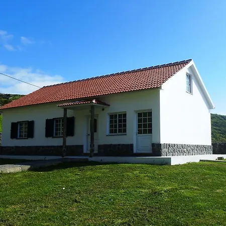 Casas Da Cascata Dom wakacyjny Lajes das Flores
