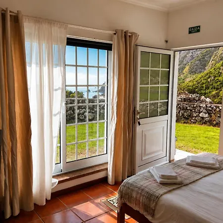 Casas Da Cascata Lajes das Flores