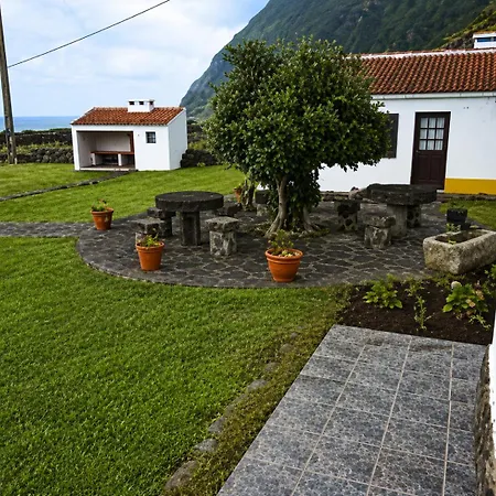 Casas Da Cascata * Lajes das Flores