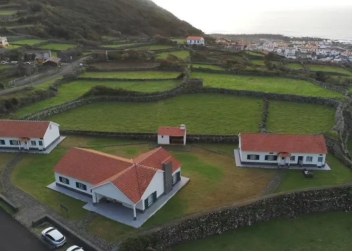 Casas Da Cascata * Lajes das Flores